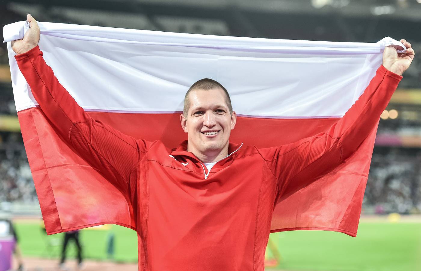 Wojciech Nowicki z flagą