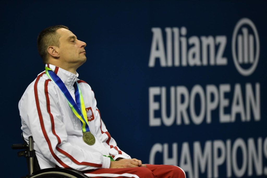 Jacek Czech podczas ceremonii dekoracji