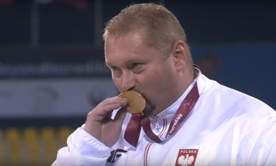 Janusz Rokicki podczas ceremonii medalowej