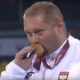 Janusz Rokicki podczas ceremonii medalowej