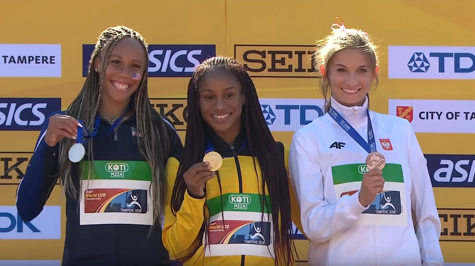 Martyna Kotwiła na podium