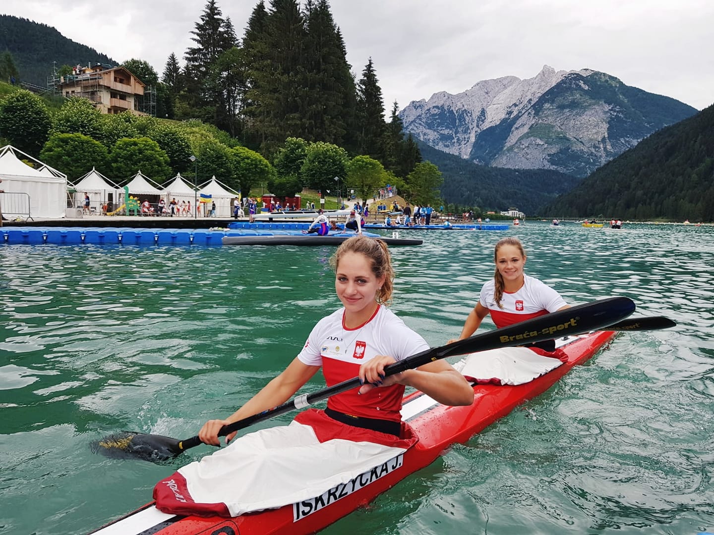 Justyna Iskrzycka i Paulina Paszek w kajaku