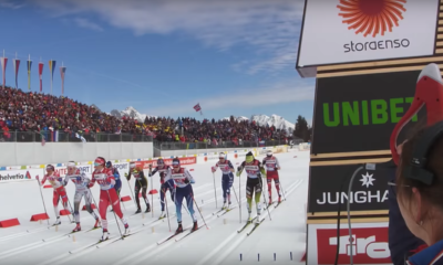 Monika Skinder i Justyna Kowalczyk na starcie sprintu drużynowego, sztafeta