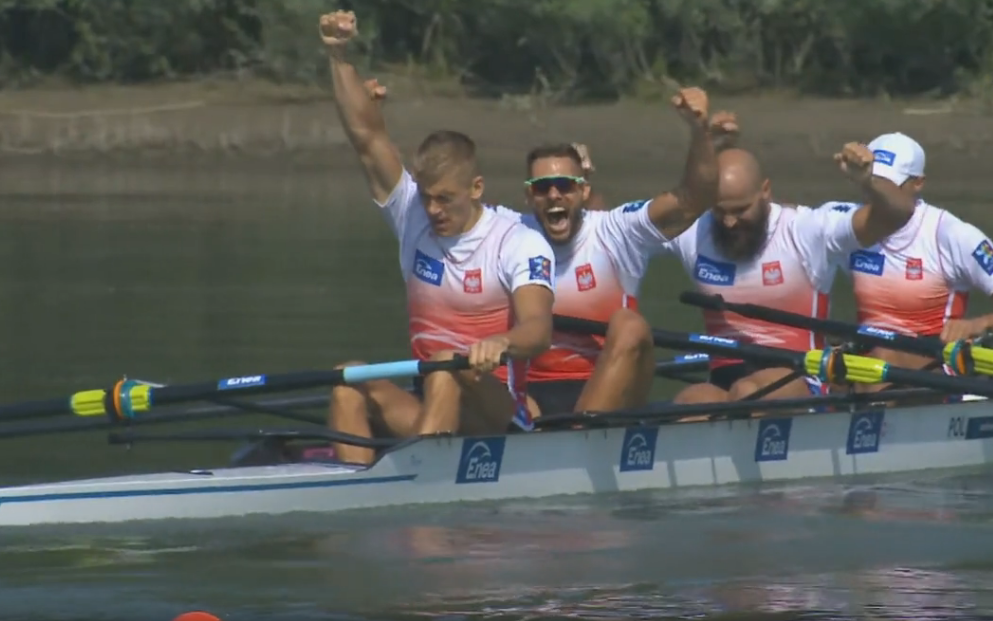 Mateusz Wilangowski, Mikołaj Burda, Marcin Brzeziński i Michał Szpakowski celebrują sukces